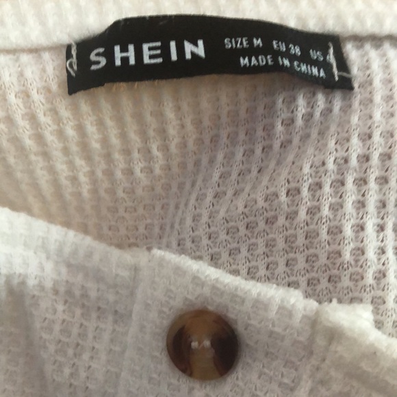 Im selling clothes that I don’t wear anymore ( I am sorry I speak french haha). - Picture 5 of 8